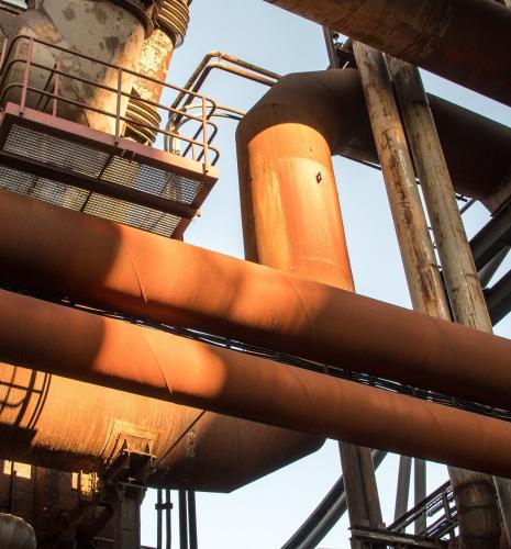 Comprendre et améliorer la protection des aciers au carbone en milieux aqueux contenant du CO2