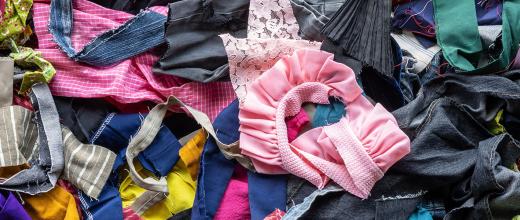 Déchets textile de toutes les couleurs