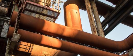 Comprendre et améliorer la protection des aciers au carbone en milieux aqueux contenant du CO2